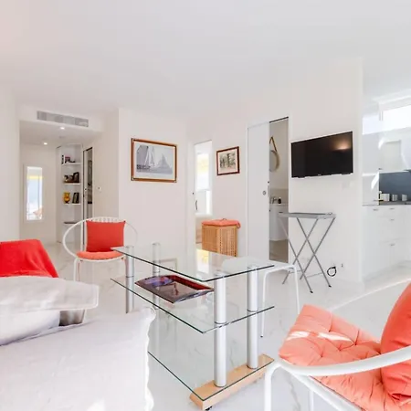 Luxurious 2-room In Palm